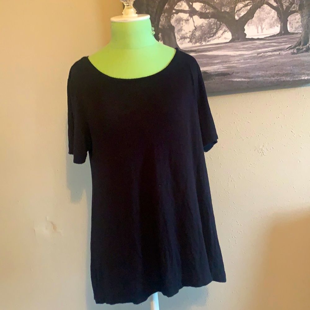 Black t shirt